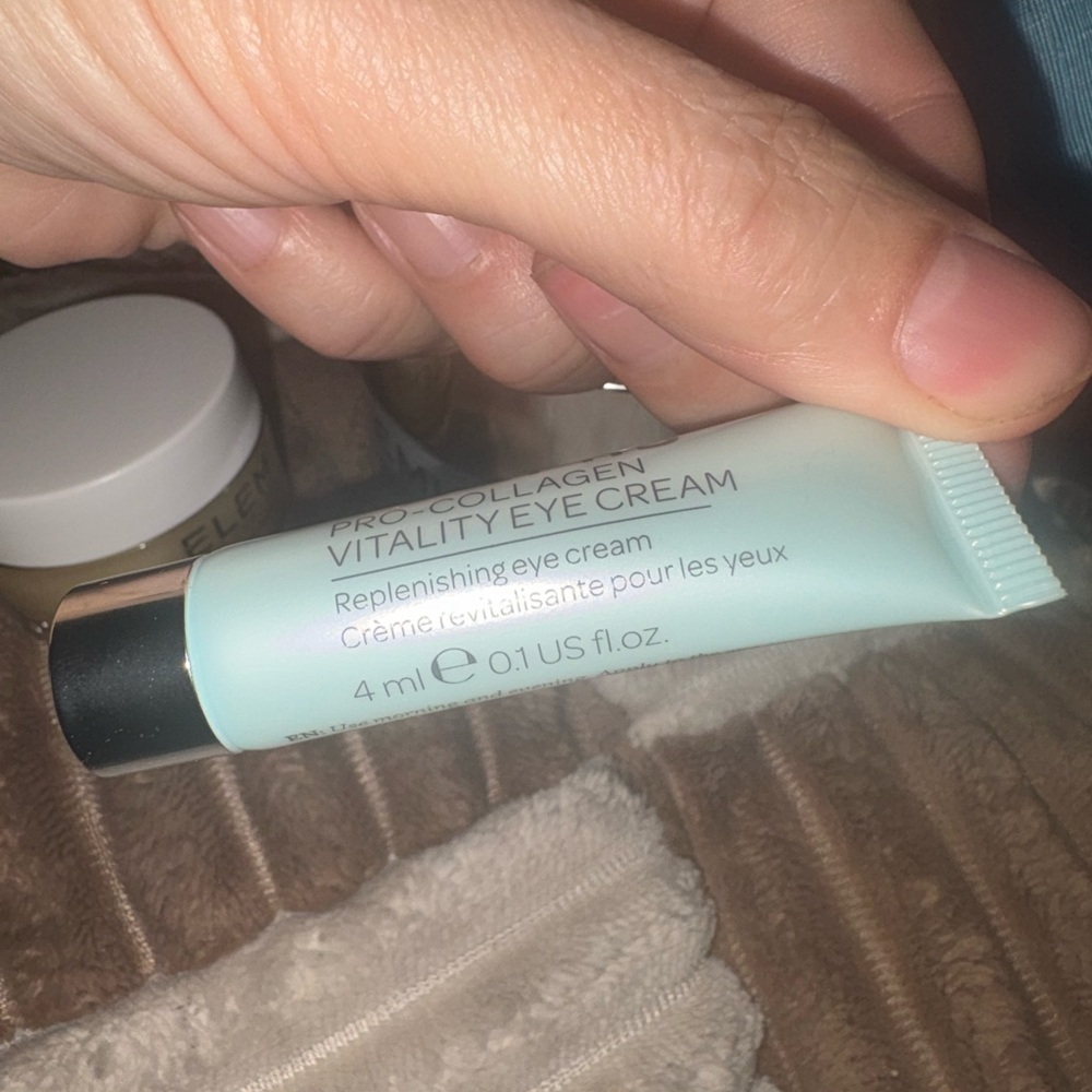 Elemis Pro-Collagen Marine Skincare Set in Cream - Picture 9 of 10
